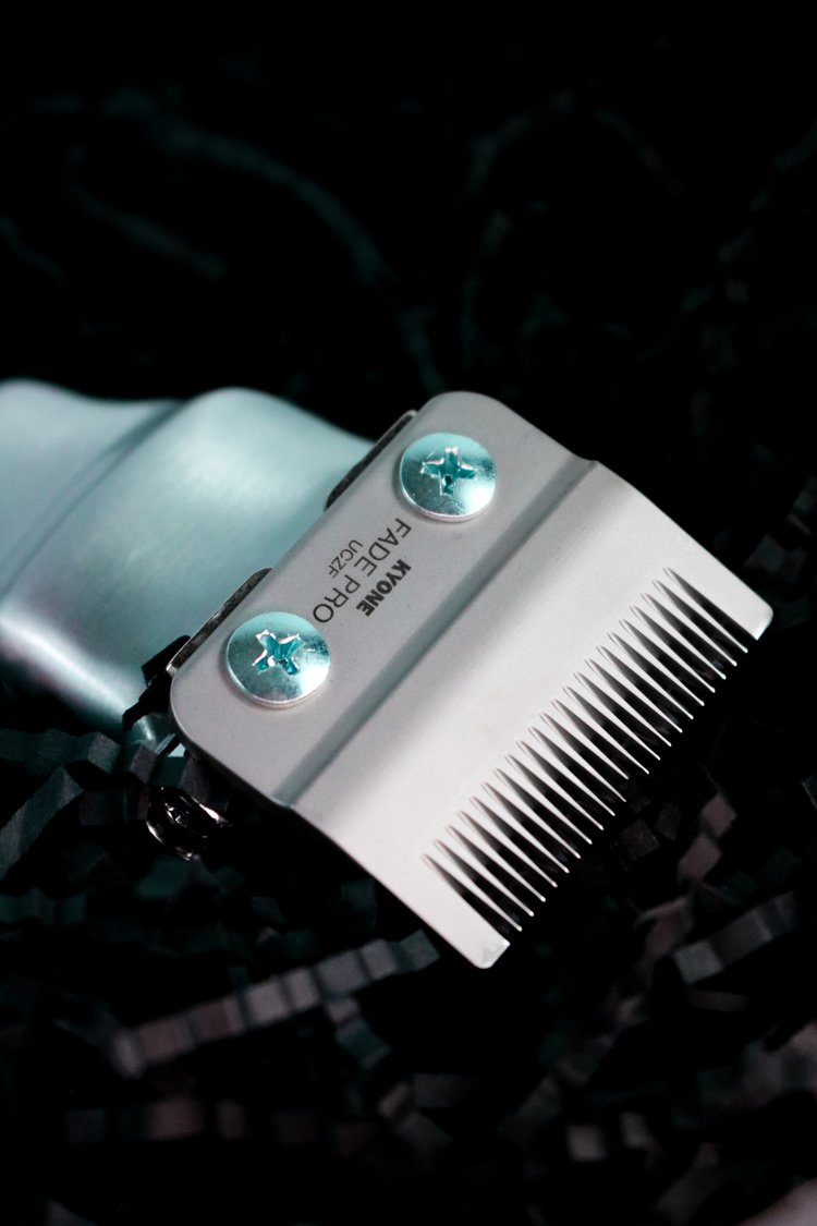 Máquina clipper Kyone Ultima Iron Fade PRO - Imagen 3